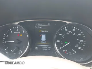 2015 Nissan Rogue SV z VIN 5N1AT2MV0FC782400, wystawiony jako IAAI lot #42253214 z przebiegiem 162 803 mil mil oraz . Historia ofert i sprzedaży dostępna na DreamBid. Obrazek 7.