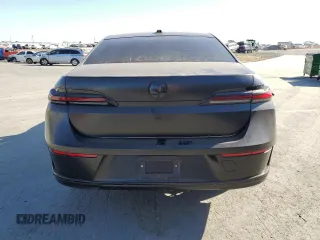 2024 BMW i7 eDrive50 z VIN WBY43EJ09RCP90865, wystawiony jako Copart lot #71088294 z przebiegiem Nie podano mil oraz Szkody całkowita. Historia ofert i sprzedaży dostępna na DreamBid. Obrazek 6.