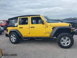 2020 Jeep Wrangler Unlimited Sport Altitude with VIN 1C4HJXDG8LW215899, listed as a IAAI auction lot 40909335 with 41,356 mi miles. Bid and sale history available at carsss.com. Image 14.
