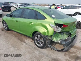 2018 Ford Focus SE z VIN 1FADP3FE5JL222542, wystawiony jako IAAI lot #42265608 z przebiegiem 107 397 mil mil oraz . Historia ofert i sprzedaży dostępna na DreamBid. Obrazek 3.