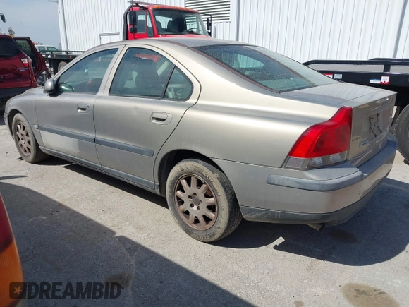 2001 Volvo S60 with VIN YV1RS61RX12066606, listed as a IAAI auction lot 41801626 with 161,504 mi miles. Bid and sale history available at carsss.com. Image 3.