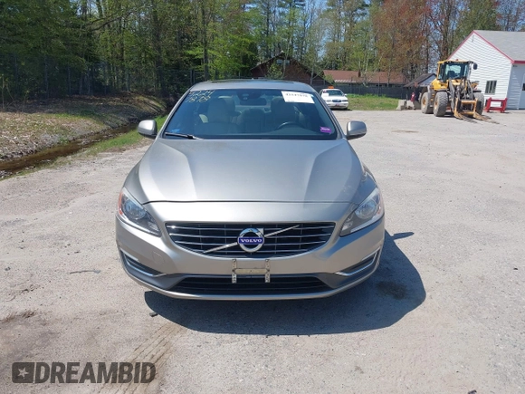 2015 Volvo S60 T5 Drive-E Premier z VIN YV126MFB8F2302747, wystawiony jako IAAI lot #42247878 z przebiegiem 95 591 mil mil oraz . Historia ofert i sprzedaży dostępna na DreamBid. Obrazek 13.