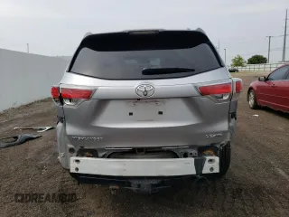 2015 Toyota Highlander LE z VIN 5TDBKRFH2FS121445, wystawiony jako Copart lot #57649785 z przebiegiem 220 455 mil mil oraz Czysty tytuł • Clean title. Historia ofert i sprzedaży dostępna na DreamBid. Obrazek 6.