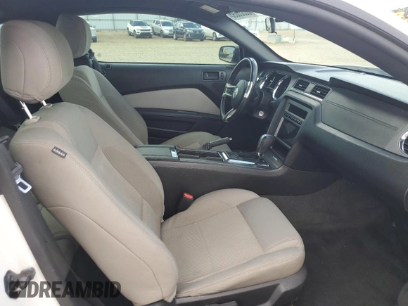 2013 Ford Mustang V6 с VIN 1ZVBP8AMXD5227772, выставлен на аукционе Copart как лот 63335095 с пробегом 145 764 миль миль и Чистый • Clean title. История ставок и продаж доступна на DreamBid. Изображение 10.