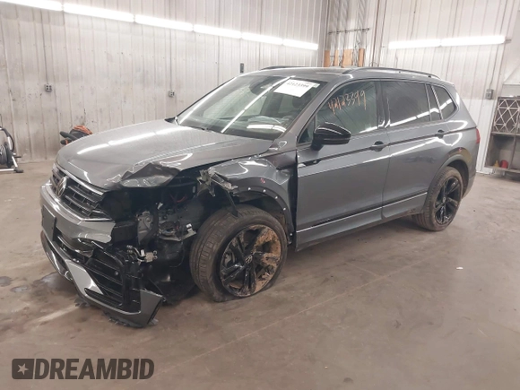 2024 Volkswagen Tiguan SE R-Line Black с VIN 3VV8B7AX8RM090818, выставлен на аукционе IAAI как лот 42123399 с пробегом 10 846 миль миль и . История ставок и продаж доступна на DreamBid. Изображение 18.