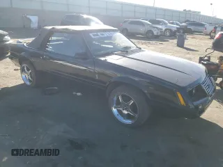 1984 Ford Mustang z VIN 1FABP27M8EF128103, wystawiony jako Copart lot #82441794 z przebiegiem 51 912 mil mil oraz Czysty tytuł • Clean title. Historia ofert i sprzedaży dostępna na DreamBid. Obrazek 4.