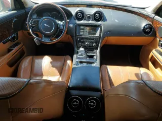 2015 Jaguar XJ Portfolio z VIN SAJWJ2GD9F8V90013, wystawiony jako Copart lot #49766095 z przebiegiem 179 970 mil mil oraz Czysty tytuł • Clean title. Historia ofert i sprzedaży dostępna na DreamBid. Obrazek 8.