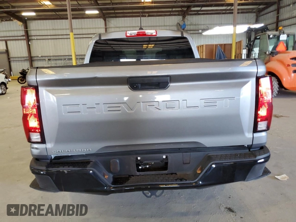 2023 Chevrolet Colorado 2WD Work Truck z VIN 1GCGSBEC9P1262417, wystawiony jako Copart lot #61997715 z przebiegiem 27 573 mil mil oraz Czysty tytuł • Clean title. Historia ofert i sprzedaży dostępna na DreamBid. Obrazek 6.