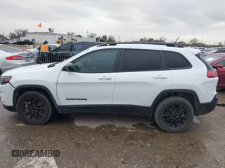2023 Jeep Cherokee Altitude Lux with VIN 1C4PJMMB1PD110251, listed as a IAAI auction lot 41343772 with 33,182 mi miles. Bid and sale history available at carsss.com. Image 13.