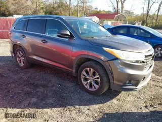 2014 Toyota Highlander XLE with VIN 5TDKKRFH2ES021473, listed as a IAAI auction lot 41809149 with 220,867 mi miles. Bid and sale history available at carsss.com. Image 1.