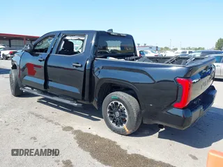 2022 Toyota Tundra 2WD SR with VIN 5TFKB5AB4NX016619, listed as a IAAI auction lot 40500811 with 1 mi miles. Bid and sale history available at carsss.com. Image 3.