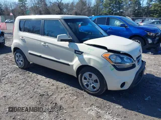 2013 Kia Soul with VIN KNDJT2A59D7484006, listed as a IAAI auction lot 41810603 with 102,490 mi miles. Bid and sale history available at carsss.com. Image 1.