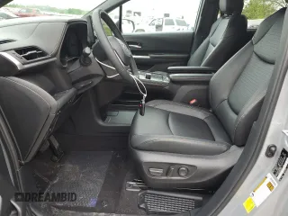 2025 Toyota Sienna XSE z VIN 5TDCSKFC3SS155341, wystawiony jako Copart lot #55633865 z przebiegiem 5 780 mil mil oraz Szkoda całkowita • Salvage title. Historia ofert i sprzedaży dostępna na DreamBid. Obrazek 7.