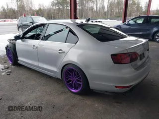 2012 Volkswagen Jetta GLI Autobahn z VIN 3VW567AJ1CM460223, wystawiony jako IAAI lot #41712037 z przebiegiem 132 172 mil mil oraz . Historia ofert i sprzedaży dostępna na DreamBid. Obrazek 3.