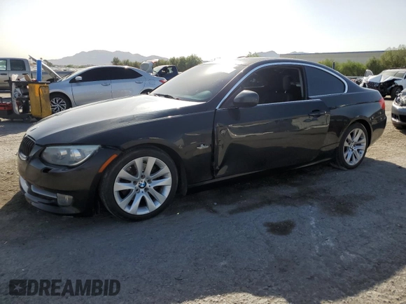 2013 BMW 3 Series 328i z VIN WBAKE5C58DJ107339, wystawiony jako Copart lot #71659734 z przebiegiem 121 137 mil mil oraz Szkoda całkowita • Salvage title. Historia ofert i sprzedaży dostępna na DreamBid. Obrazek 1.