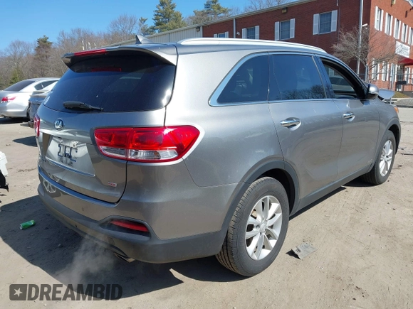2017 Kia Sorento LX z VIN 5XYPGDA36HG267353, wystawiony jako IAAI lot #41785397 z przebiegiem 126 629 mil mil oraz . Historia ofert i sprzedaży dostępna na DreamBid. Obrazek 4.