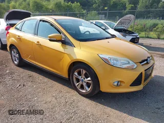 2012 Ford Focus SE z VIN 1FAHP3F27CL284132, wystawiony jako IAAI lot #42795758 z przebiegiem 207 021 mil mil oraz . Historia ofert i sprzedaży dostępna na DreamBid. Obrazek 1.
