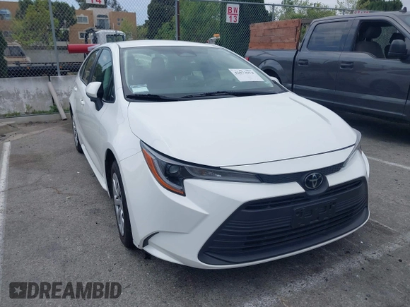 2023 Toyota Corolla LE z VIN JTDB4MEE7PJ001532, wystawiony jako IAAI lot #42073674 z przebiegiem 32 962 mil mil oraz . Historia ofert i sprzedaży dostępna na DreamBid. Obrazek 1.