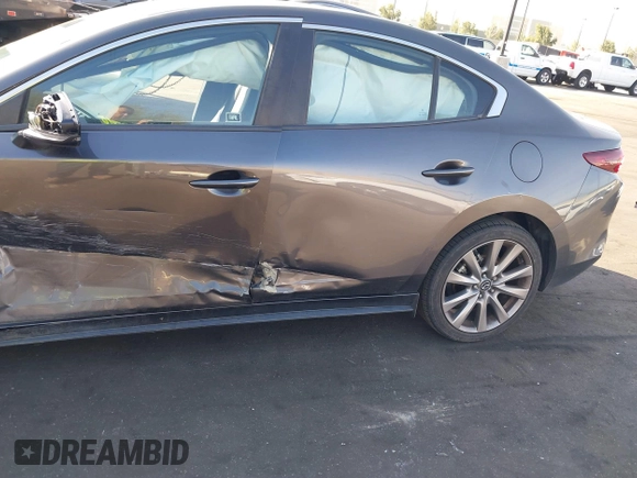 2019 Mazda 3 w/Select with VIN 3MZBPAAL1KM105498, listed as a IAAI auction lot 41601386 with 113,203 mi miles. Bid and sale history available at carsss.com. Image 12.