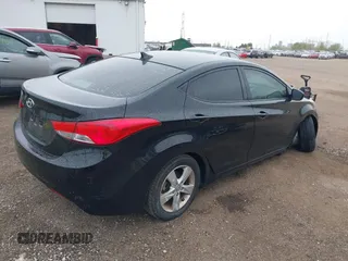2013 Hyundai Elantra GLS z VIN 5NPDH4AE6DH372849, wystawiony jako IAAI lot #42161748 z przebiegiem 91 986 mil mil oraz . Historia ofert i sprzedaży dostępna na DreamBid. Obrazek 4.