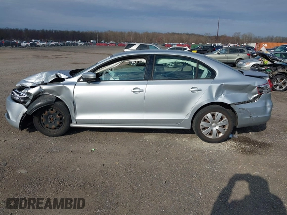 2014 Volkswagen Jetta SE z VIN 3VWD17AJ4EM266248, wystawiony jako IAAI lot #41893512 z przebiegiem 146 278 mil mil oraz . Historia ofert i sprzedaży dostępna na DreamBid. Obrazek 14.