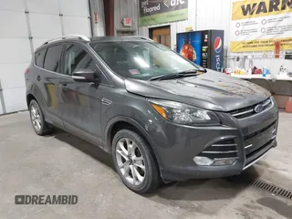 2016 Ford Escape Titanium z VIN 1FMCU9J93GUC39933, wystawiony jako IAAI lot #42616323 z przebiegiem 116 482 mil mil oraz . Historia ofert i sprzedaży dostępna na DreamBid. Obrazek 1.