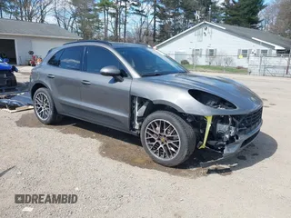 2018 Porsche Macan with VIN WP1AA2A52JLB11042, listed as a IAAI auction lot 41899303 with 86,179 mi miles. Bid and sale history available at carsss.com. Image 1.