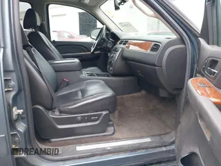 2008 GMC Yukon XL SLT 4SB z VIN 1GKFK163X8J238038, wystawiony jako IAAI lot #41715318 z przebiegiem 53 474 mil mil oraz . Historia ofert i sprzedaży dostępna na DreamBid. Obrazek 5.