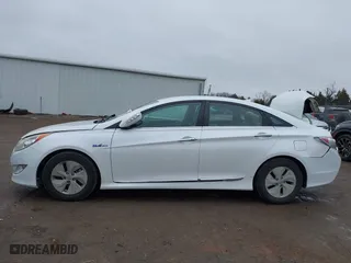2015 Hyundai Sonata Hybrid Limited with VIN KMHEC4A44FA132151, listed as a IAAI auction lot 41497863 with 88,778 mi miles. Bid and sale history available at carsss.com. Image 14.