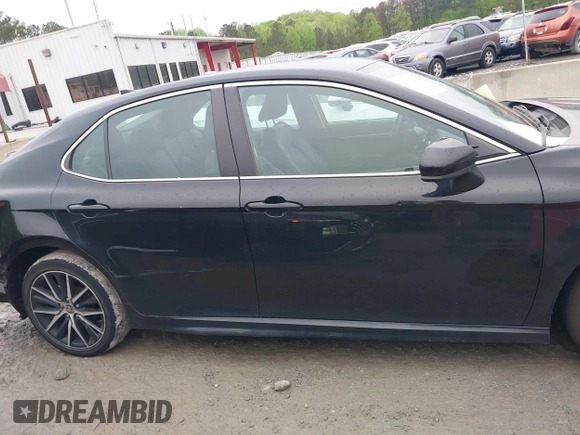 2021 Toyota Camry SE Nightshade with VIN 4T1G11AK2MU456447, listed as a IAAI auction lot 41973852 with 47,185 mi miles. Bid and sale history available at carsss.com. Image 13.