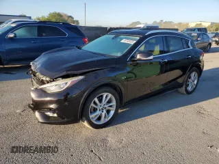 2017 Infiniti QX30 Sport z VIN SJKCH5CP1HA015475, wystawiony jako Copart lot #49740435 z przebiegiem 92 084 mil mil oraz Szkody całkowita. Historia ofert i sprzedaży dostępna na DreamBid. Obrazek 1.
