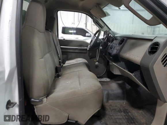 2009 Ford F-250 XL z VIN 1FTNF20589EA85598, wystawiony jako Copart lot #89197675 z przebiegiem 244 925 mil mil oraz Czysty tytuł • Clean title. Historia ofert i sprzedaży dostępna na DreamBid. Obrazek 10.