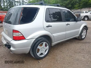 2001 Mercedes-Benz M AMG z VIN 4JGAB74EX1A227751, wystawiony jako IAAI lot #42374473 z przebiegiem 124 061 mil mil oraz . Historia ofert i sprzedaży dostępna na DreamBid. Obrazek 4.