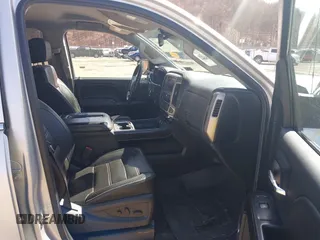 2015 GMC Sierra 2500HD Denali z VIN 1GT120EG3FF135791, wystawiony jako IAAI lot #41854102 z przebiegiem 93 186 mil mil oraz . Historia ofert i sprzedaży dostępna na DreamBid. Obrazek 5.