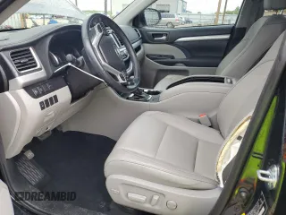 2018 Toyota Highlander SE z VIN 5TDJZRFHXJS821925, wystawiony jako Copart lot #56597305 z przebiegiem 36 232 mil mil oraz Szkoda całkowita • Salvage title. Historia ofert i sprzedaży dostępna na DreamBid. Obrazek 7.