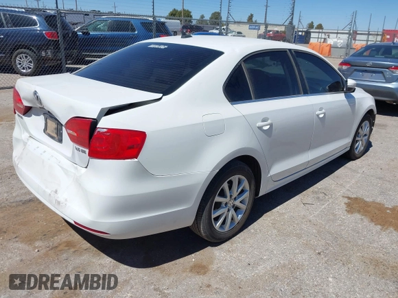 2013 Volkswagen Jetta SE z VIN 3VWDX7AJ4DM424276, wystawiony jako IAAI lot #41878223 z przebiegiem 152 789 mil mil oraz . Historia ofert i sprzedaży dostępna na DreamBid. Obrazek 4.