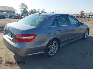 2013 Mercedes-Benz E 350 Luxury z VIN WDDHF5KB0DA745639, wystawiony jako IAAI lot #42407026 z przebiegiem 305 400 mil mil oraz . Historia ofert i sprzedaży dostępna na DreamBid. Obrazek 4.