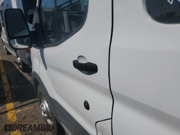 2023 Ford Transit Passenger XL z VIN 1FBAX9C86PKA70756, wystawiony jako IAAI lot #42731060 z przebiegiem 23 399 mil mil oraz . Historia ofert i sprzedaży dostępna na DreamBid. Obrazek 7.