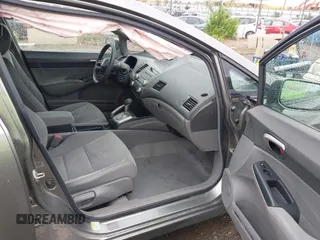 2008 Honda Civic LX z VIN 2HGFA16578H307187, wystawiony jako IAAI lot #42394956 z przebiegiem 56 834 mil mil oraz . Historia ofert i sprzedaży dostępna na DreamBid. Obrazek 5.