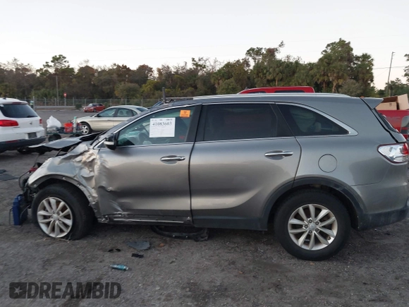 2017 Kia Sorento LX with VIN 5XYPG4A38HG272425, listed as a IAAI auction lot 41083603 with 105,537 mi miles. Bid and sale history available at carsss.com. Image 14.