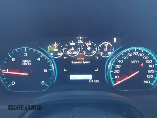 2017 Chevrolet Suburban Premier z VIN 1GNSKJKC0HR274605, wystawiony jako IAAI lot #41828392 z przebiegiem 144 747 mil mil oraz . Historia ofert i sprzedaży dostępna na DreamBid. Obrazek 7.