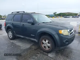 2008 Ford Escape XLS z VIN 1FMCU02Z48KB14611, wystawiony jako IAAI lot #42667412 z przebiegiem 267 154 mil mil oraz . Historia ofert i sprzedaży dostępna na DreamBid. Obrazek 1.