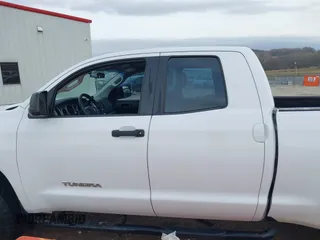 2013 Toyota Tundra z VIN 5TFRM5F19DX064236, wystawiony jako IAAI lot #41701170 z przebiegiem 147 312 mil mil oraz . Historia ofert i sprzedaży dostępna na DreamBid. Obrazek 14.