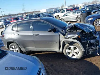 2019 Jeep Compass Latitude with VIN 3C4NJDBB4KT597331, listed as a IAAI auction lot 41664673 with 98,042 mi miles. Bid and sale history available at carsss.com. Image 13.