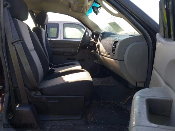 2008 Chevrolet Silverado 1500 Work Truck with VIN 1GCEC19X28Z217379, listed as a IAAI auction lot 41752690 with 325,103 mi miles. Bid and sale history available at carsss.com. Image 5.
