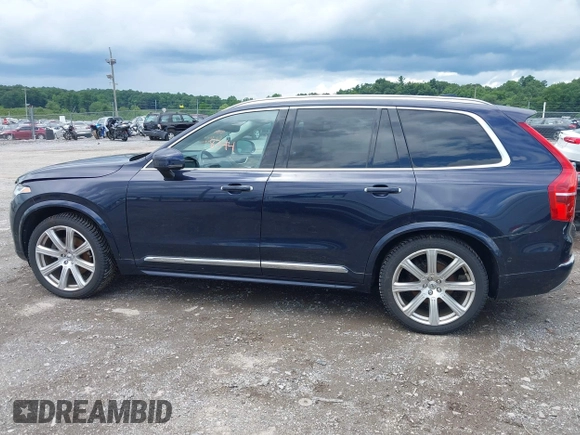 2016 Volvo XC90 T6 Inscription z VIN YV4A22PL4G1022501, wystawiony jako IAAI lot #42548344 z przebiegiem 100 306 mil mil oraz . Historia ofert i sprzedaży dostępna na DreamBid. Obrazek 14.
