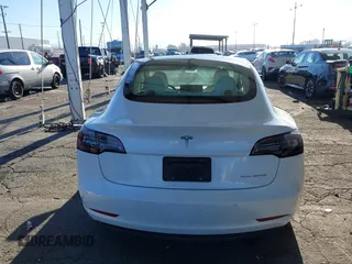 2022 Tesla Model 3 Long Range z VIN 5YJ3E1EB4NF331218, wystawiony jako IAAI lot #41827613 z przebiegiem 84 088 mil mil oraz . Historia ofert i sprzedaży dostępna na DreamBid. Obrazek 16.