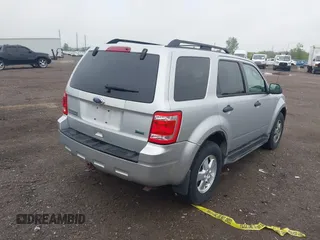 2010 Ford Escape XLT z VIN 1FMCU9DG5AKB16731, wystawiony jako IAAI lot #42322986 z przebiegiem 121 940 mil mil oraz . Historia ofert i sprzedaży dostępna na DreamBid. Obrazek 4.