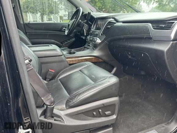 2015 Chevrolet Suburban LT z VIN 1GNSKJKC9FR696000, wystawiony jako Copart lot #59152535 z przebiegiem 146 457 mil mil oraz Czysty tytuł • Clean title. Historia ofert i sprzedaży dostępna na DreamBid. Obrazek 5.