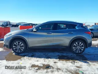 2018 Infiniti QX30 Premium z VIN SJKCH5CR7JA047290, wystawiony jako IAAI lot #41270760 z przebiegiem 72 169 mil mil oraz . Historia ofert i sprzedaży dostępna na DreamBid. Obrazek 14.